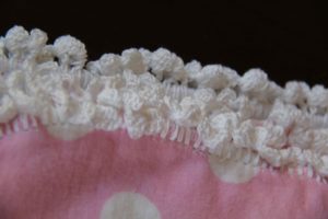 #Baby #Blanket #Crochet Edging Pattern - This is a really simple #crochet stitch that looks elegant and beautiful! Tested by one of the 3 crazy sisters at MadeFromPinterest.net