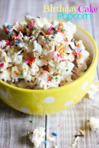 Birthday Cake Popcorn for your next party! So easy and so cute!